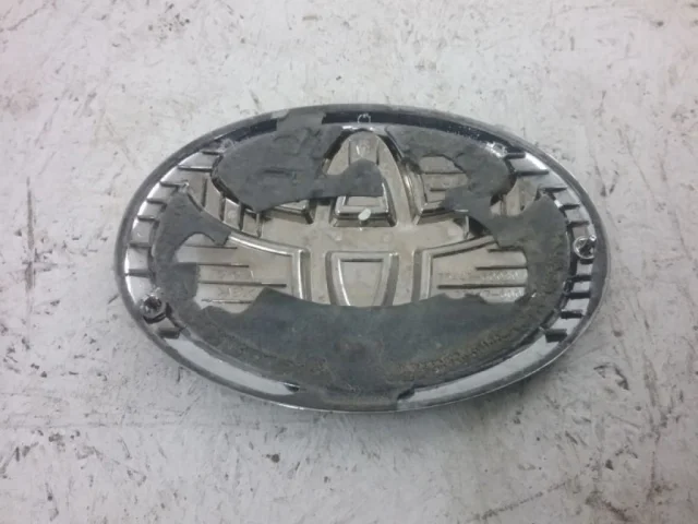 Эмблема задняя для Toyota Land Cruiser 200 2007-2015 на фотографиях