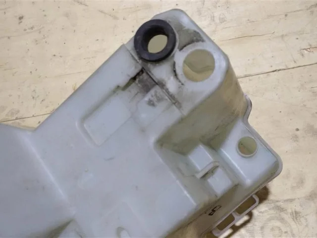 Бачок стеклоомывателя задний для Subaru Legacy Универсал BR/B14 2009-2015 на фотографиях