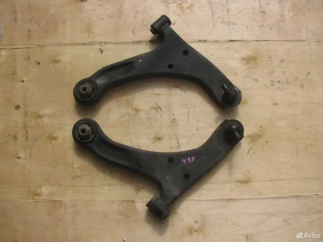 Рычаг передний левый нижний для Suzuki Grand Vitara 2005-2014 на фотографиях