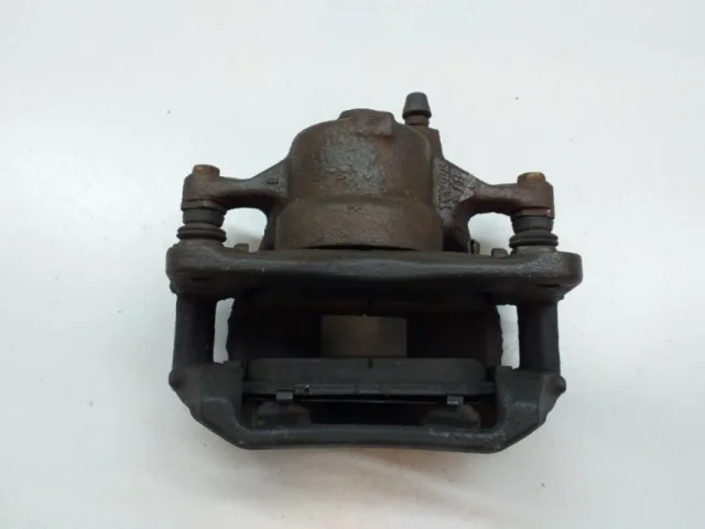 Суппорт передний правый для Toyota Auris E180 2012-2016 на фотографиях