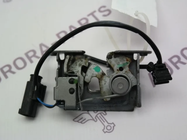 Замок капота левый для BMW X5 F15 (Ф15) 2013-2018 на фотографиях