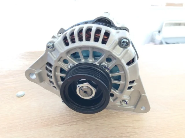 Генератор для Mitsubishi Lancer 9 Универсал CS 2003-2010 на фотографиях