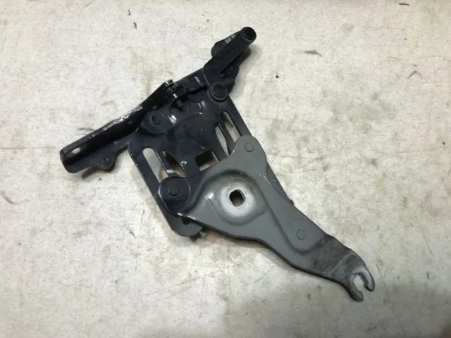 Петля капота правая для BMW X5 Е70 2006-2013 на фотографиях