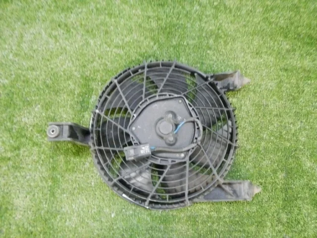Вентилятор радиатора кондиционера для Toyota Land Cruiser J200 Rest2 2015-2021 на фотографиях