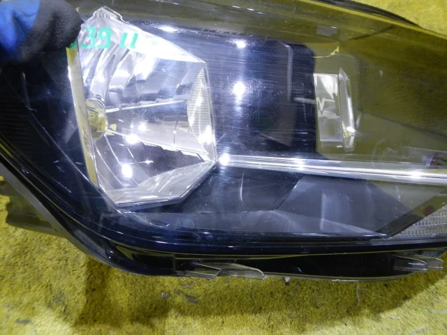 Фара правая для Volkswagen Caddy IV (2K) 2015-2020 на фотографиях