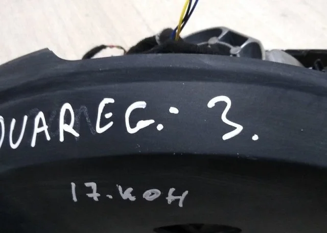 Стекла и зеркала для Volkswagen Touareg III (CR) 2018+ на фотографиях