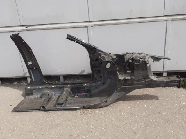 Порог левый для Audi A7 4G 2010-2014 на фотографиях