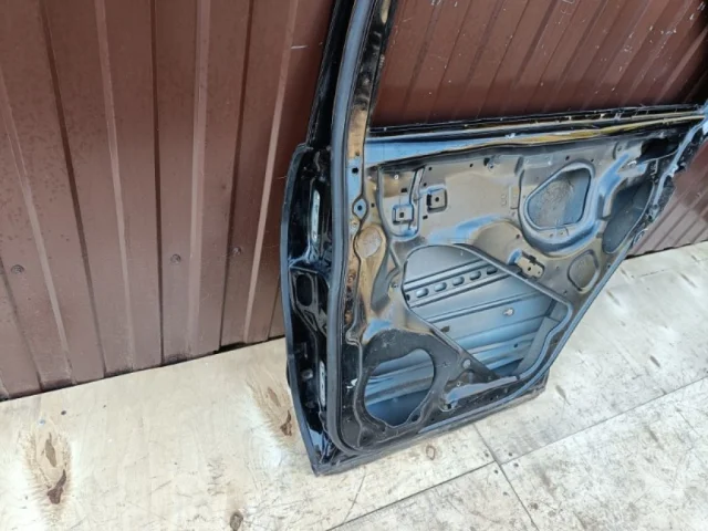 Дверь задняя правая для Mercedes-Benz S class W220 1998-2005 на фотографиях