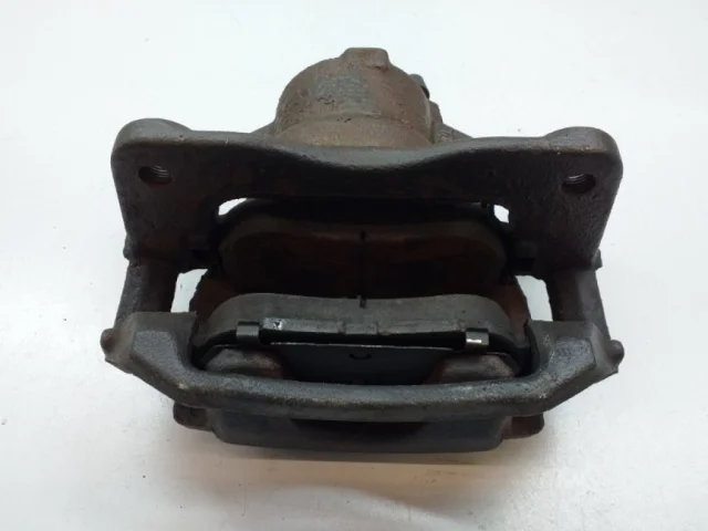 Суппорт передний правый для Toyota Auris E180 2012-2016 на фотографиях