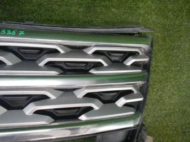 Решетка радиатора для Ford Explorer U502 rest 2014-2019 на фотографиях