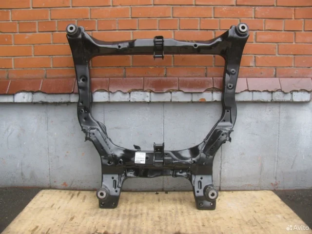 Подрамник двигателя для Nissan Teana J31 2003-2007 на фотографиях