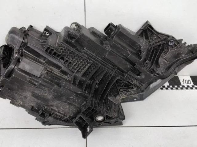 Фара левая для Audi Q8 4M 2018-2023 на фотографиях