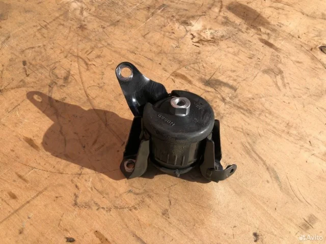 Опора двигателя передняя правая верхняя для Toyota Avensis Седан T250 2003-2008 на фотографиях