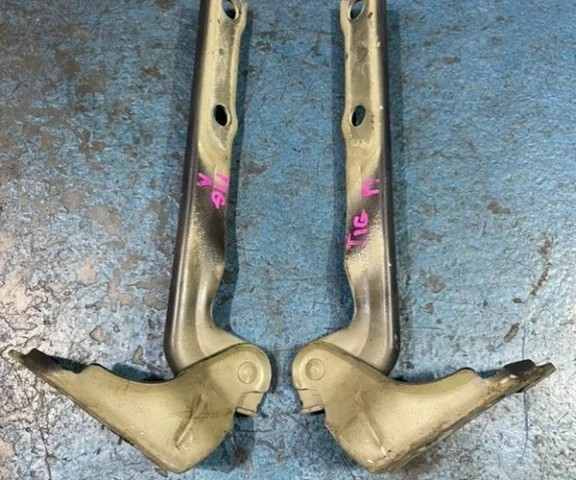 Петля капота левая для Volkswagen Tiguan I NF 2006-2017 на фотографиях