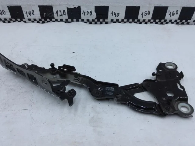 Петля капота левая для BMW 3er G20 2018+ на фотографиях