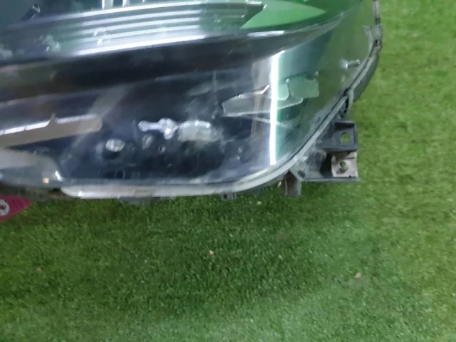 Крышка форсунки фароомывателя левая для Mercedes-Benz C class W204 2007-2014 на фотографиях