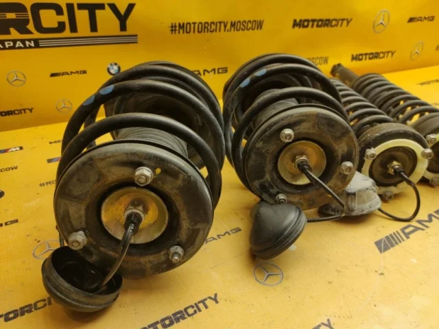 Амортизатор задний левый для BMW 7er Е38 1994-2001 на фотографиях