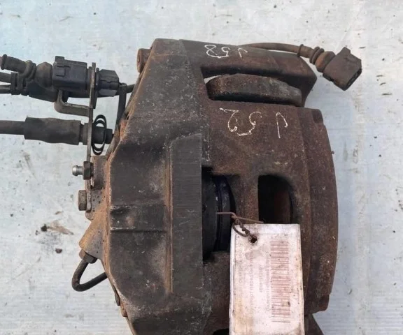 Суппорт передний левый для Audi A6 C6 Avant 2004-2011 на фотографиях