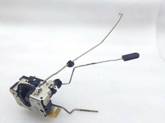 Уплотнитель передней правой двери для Renault Duster HS 2010-2015 на фотографиях