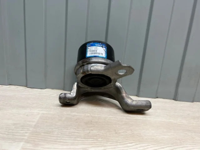 Опора двигателя задняя правая нижняя для Volvo S80 AS 2006-2016 на фотографиях