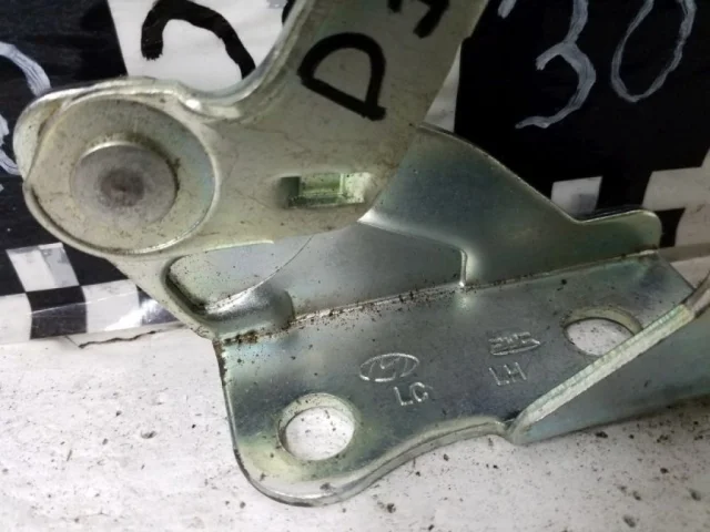 Петля капота левая для Hyundai Accent 2 Седан LC 1999-2012 на фотографиях