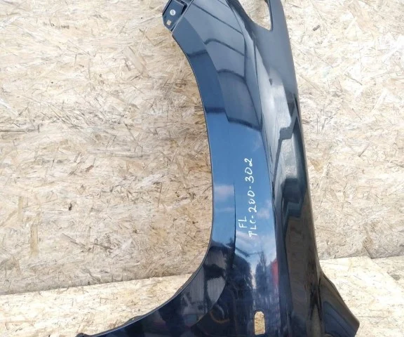 Крылья для Toyota Land Cruiser 200 (JDM) 2007-2013 на фотографиях