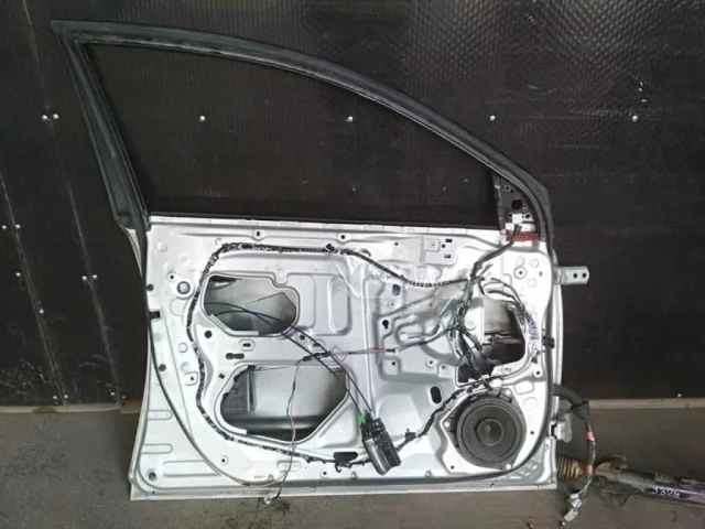 Двери для Toyota Avensis Хетчбек T250 2003-2008 на фотографиях