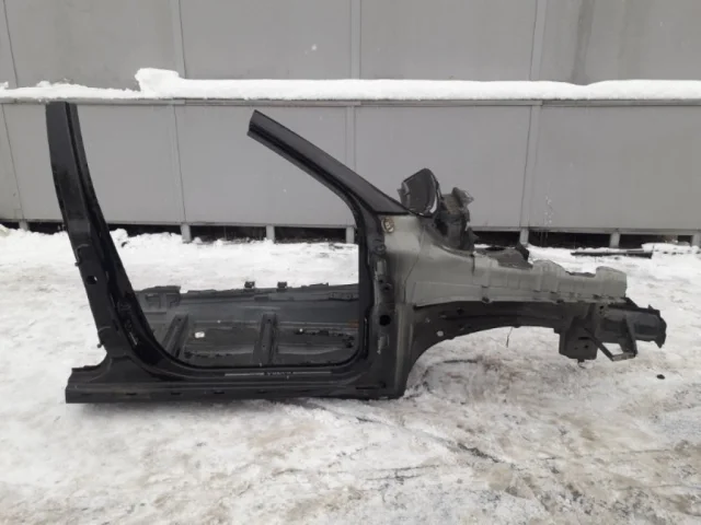 Уплотнитель передней правой двери для Volvo XC90 I C 2002-2014 на фотографиях