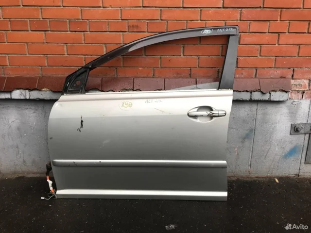 Двери для Toyota Avensis Хетчбек T250 2003-2008 на фотографиях