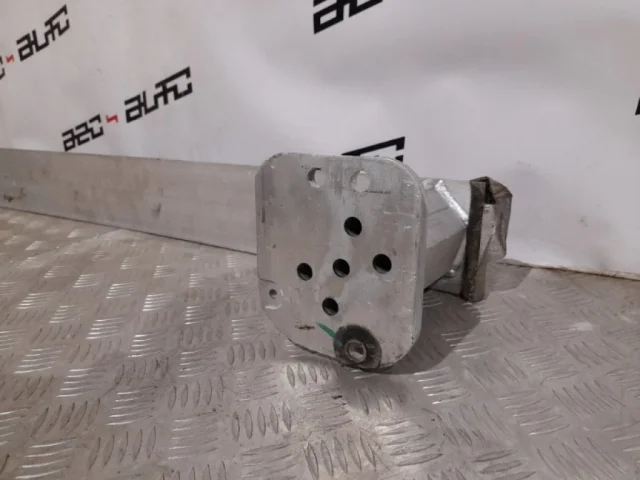 Усилитель заднего бампера для Citroen C4 Хэтчбек 2010-2016 на фотографиях