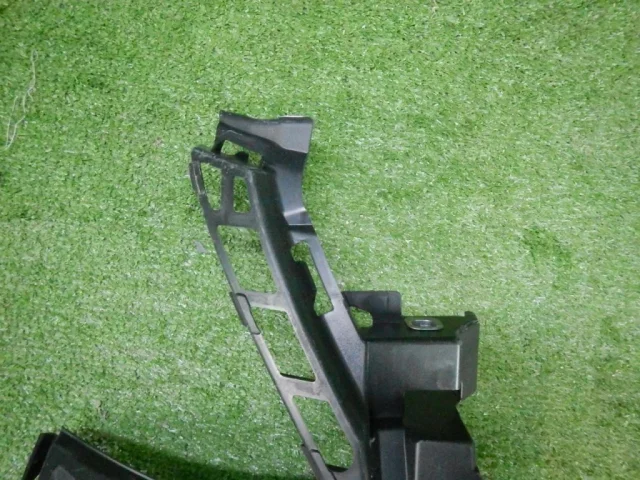 Кронштейн переднего бампера правый для Mercedes-Benz S class W222 2013-2017 на фотографиях