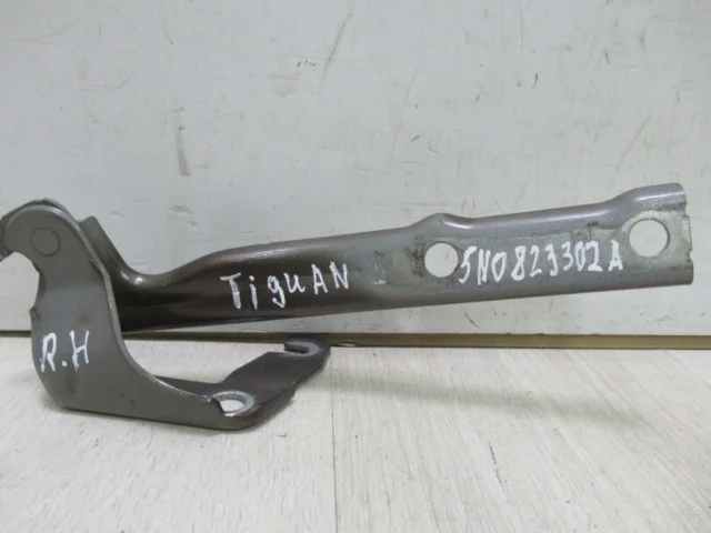 Петля капота правая для Volkswagen Tiguan I NF 2006-2017 на фотографиях