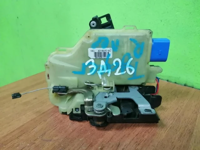 Уплотнитель передней правой двери для Skoda Octavia A5 на фотографиях