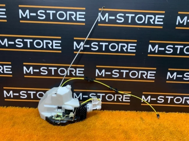 Замок задней правой двери для Mercedes-Benz S class W220 1998-2005 на фотографиях