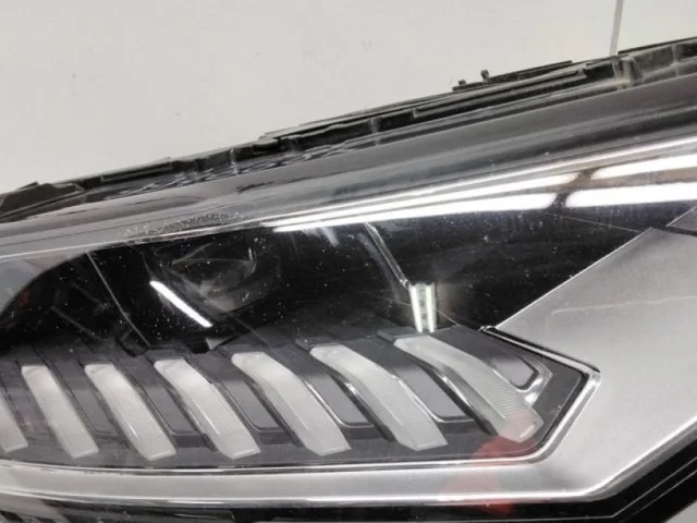 Фара ксенон левая для Audi Q8 4M 2018-2023 на фотографиях
