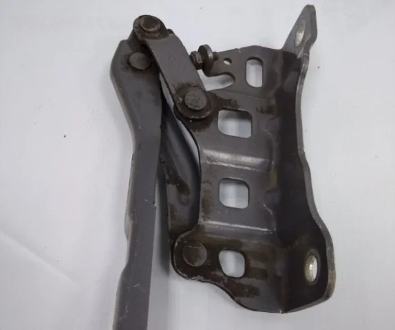 Крепление петли капота для Hyundai Tucson TL 2015-2019 на фотографиях