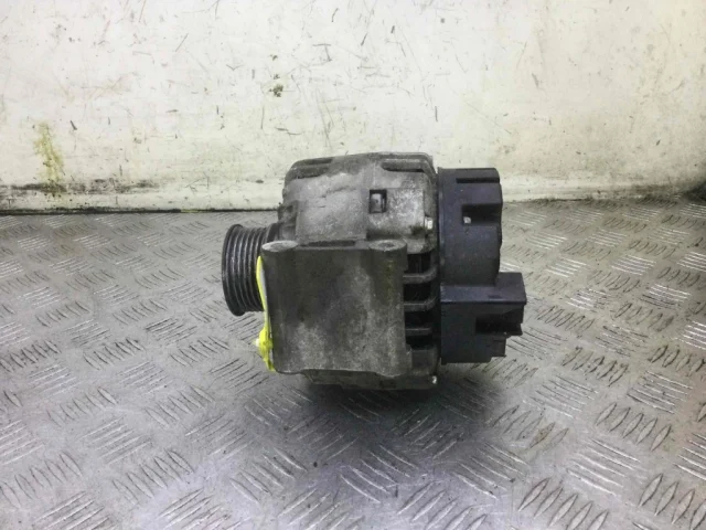 Генератор для Audi A4 B6 Avant 2000-2004 на фотографиях