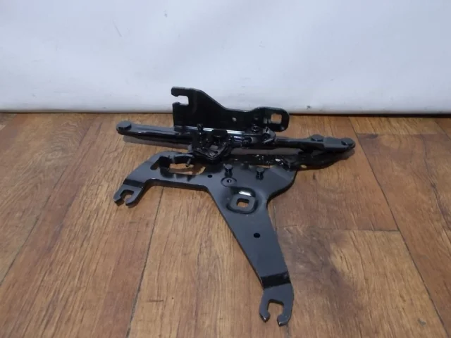 Петля капота правая для BMW X5 F15 (Ф15) 2013-2018 на фотографиях