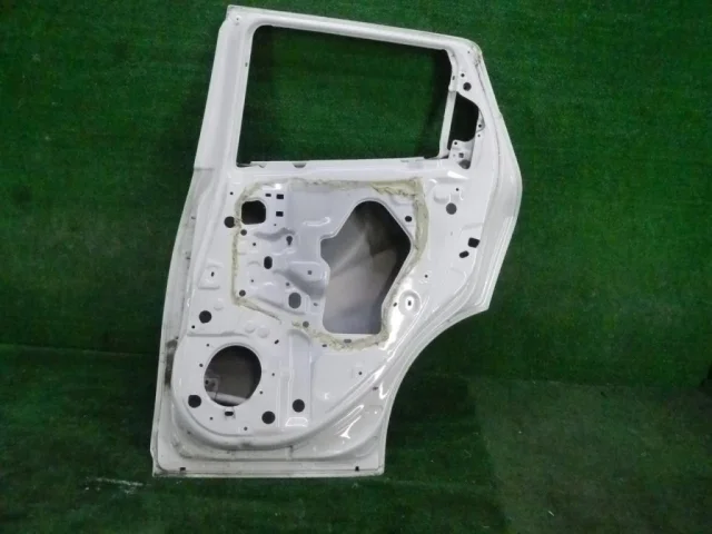 Накладка на дверь задняя правая для Nissan Juke YF15 2010-2014 на фотографиях