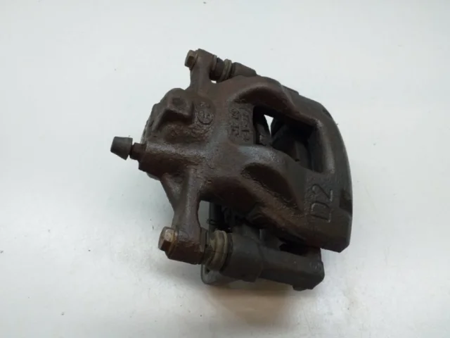 Суппорт передний правый для Toyota Auris E180 2012-2016 на фотографиях