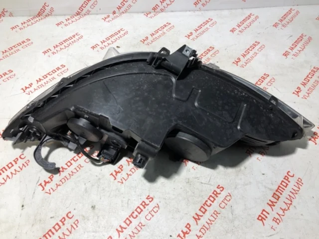 Фара правая для Peugeot 308 SW T7 2007-2014 на фотографиях