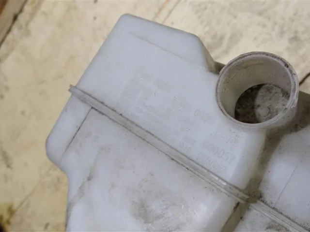 Бачок стеклоомывателя задний для Subaru Legacy Универсал BR/B14 2009-2015 на фотографиях