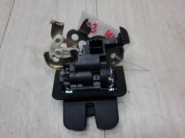 Замок багажника для Skoda Octavia A7 Tour на фотографиях