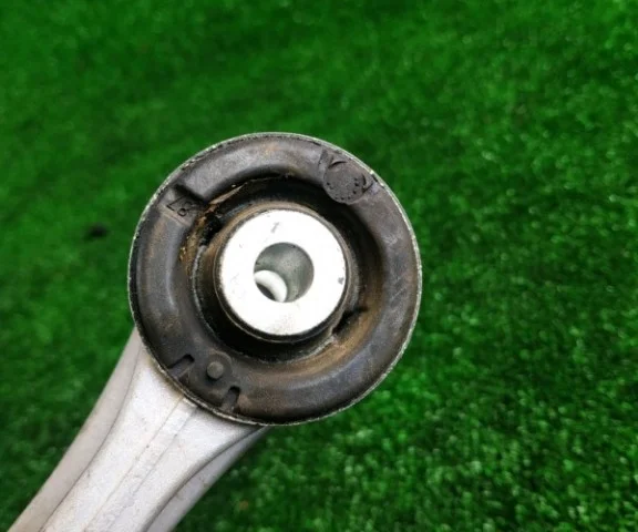 Рычаг передний правый верхний для BMW 5er G30 2016-2023 на фотографиях