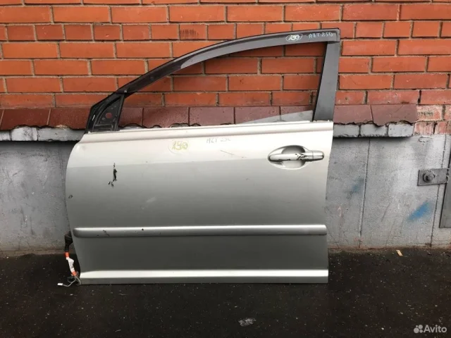 Двери для Toyota Avensis Хетчбек T250 2003-2008 на фотографиях