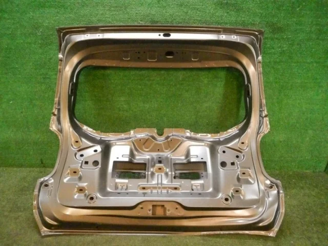 Дверь багажника для Renault Duster HM 2020+ на фотографиях