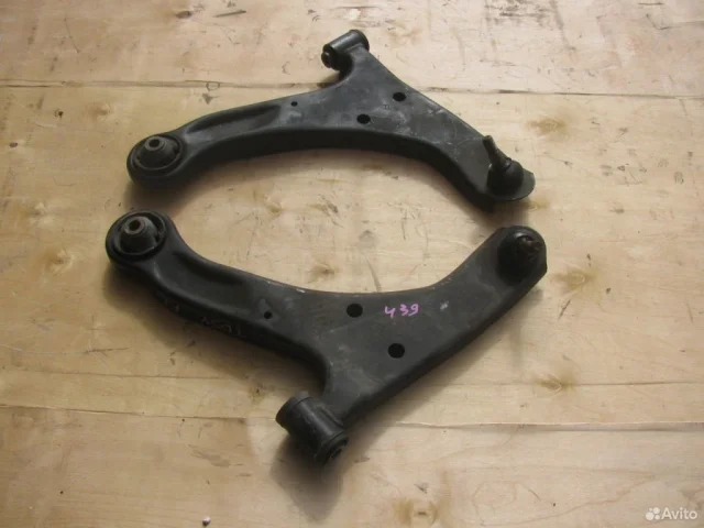 Рычаг передний левый нижний для Suzuki Grand Vitara 2005-2014 на фотографиях