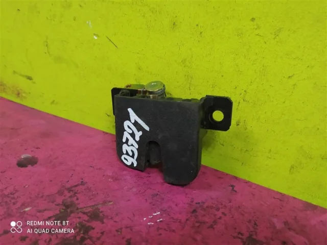 Замок багажника для Volkswagen Passat Variant (B5+ (B5.5), Typ 3BG) 2000-2005 на фотографиях