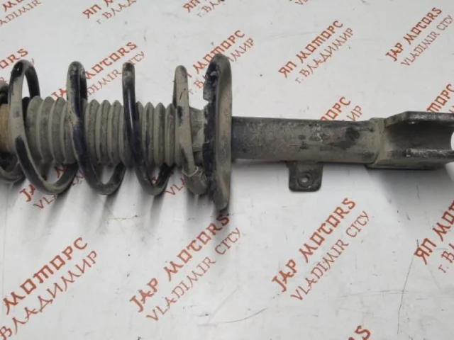 Амортизатор передний правый для Citroen C4 Хэтчбек 2010-2016 на фотографиях