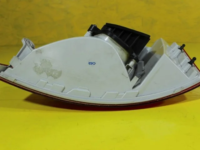 Фонарь левый для Skoda Octavia A7 Tour на фотографиях